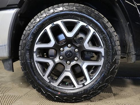 Used 2025 RAM 1500 Laramie AWD/4WD image 19