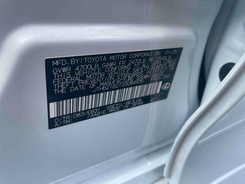 Used 2025 Lexus IS 350 F Sport RWD image 18