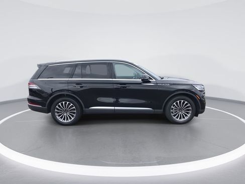 Used 2023 Lincoln Aviator AWD w/ Premium Package image 9