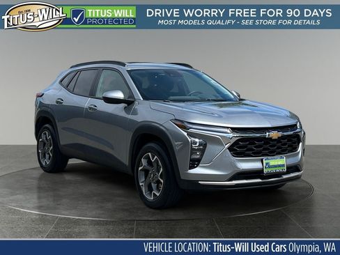 Used 2025 Chevrolet Trax LT w/ Driver Confidence Package FWD image 1