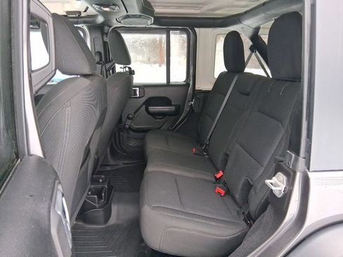 Used 2018 Jeep Wrangler Unlimited Sport image 29