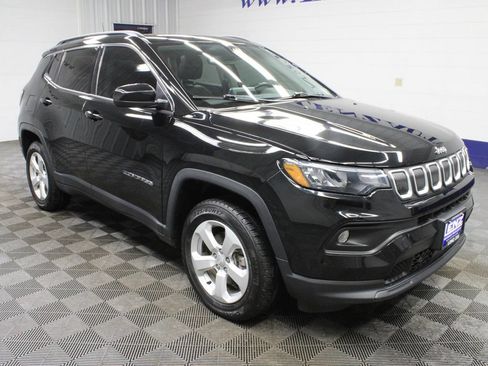 Used 2022 Jeep Compass Latitude w/ Sun and Sound Group AWD/4WD image 3