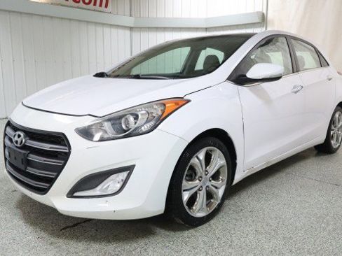 Used 2013 Hyundai Elantra GT w/ Tech Pkg image 2