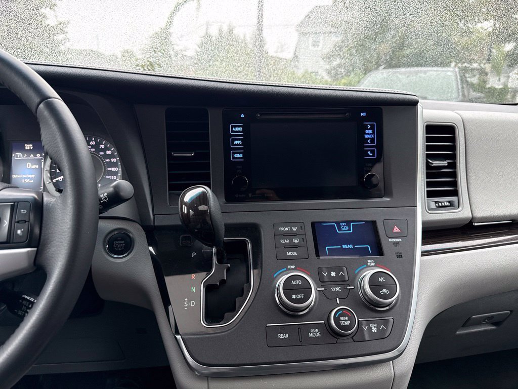 Used 2017 Toyota Sienna AWD image 27