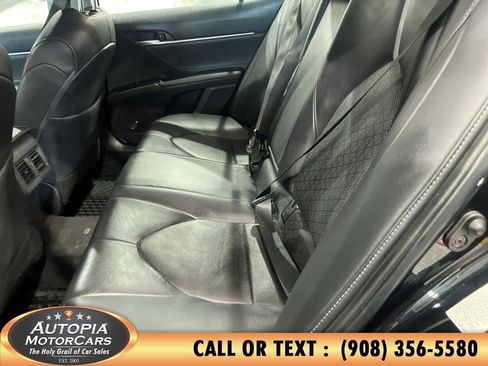 Used 2018 Toyota Camry XLE FWD image 17