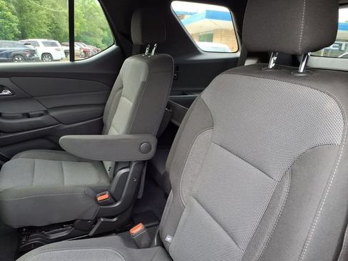 Used 2023 Chevrolet Traverse LT FWD image 11