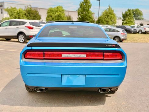 Used 2009 Dodge Challenger SRT8 w/ SRT Option Group II RWD image 10