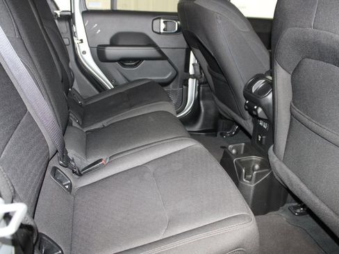 Used 2023 Jeep Gladiator Overland image 28