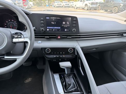 Used 2023 Hyundai Elantra SEL image 28