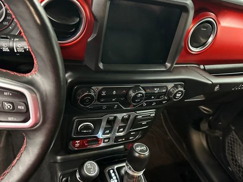 Used 2019 Jeep Wrangler Rubicon AWD/4WD image 16
