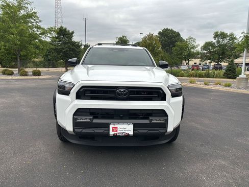 Used 2025 Toyota 4Runner SR5 AWD/4WD image 8