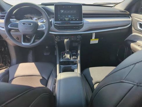 New 2024 Jeep Compass Latitude image 15