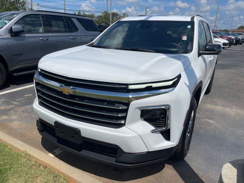 Used 2024 Chevrolet Traverse LT AWD/4WD image 3