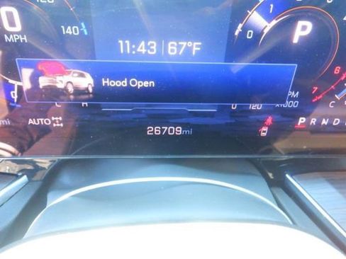 Used 2025 Chevrolet Suburban Z71 image 10