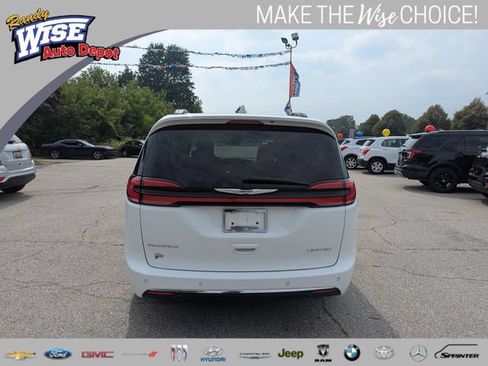 Used 2022 Chrysler Pacifica Limited FWD image 4