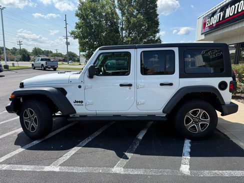 Used 2022 Jeep Wrangler Unlimited Sport AWD/4WD image 2