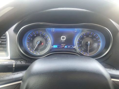 Used 2020 Chrysler 300 Limited image 13