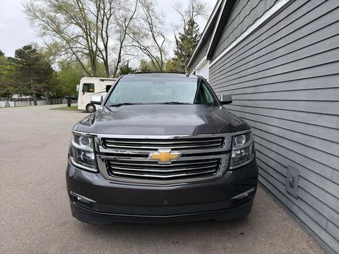 Used 2017 Chevrolet Suburban Premier AWD/4WD image 34