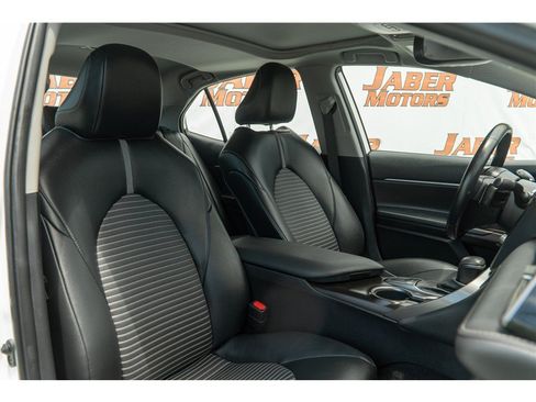 Used 2024 Toyota Camry SE w/ Convenience Package FWD image 4
