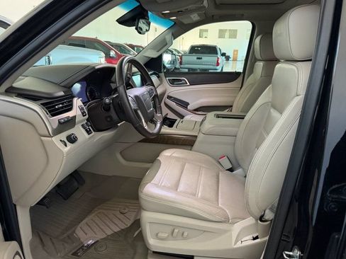 Used 2020 GMC Yukon XL Denali w/ Denali Ultimate Package RWD image 16