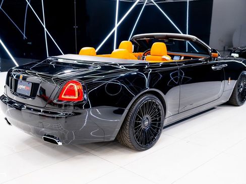 Used 2018 Rolls-Royce Dawn image 19