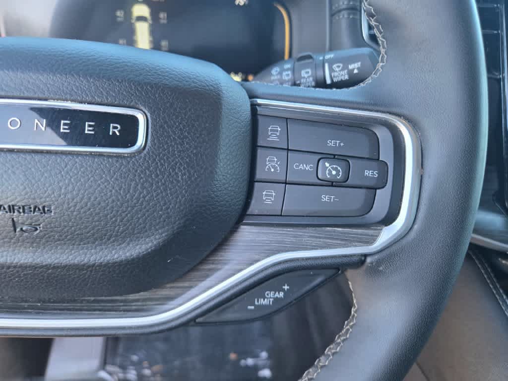 Used 2024 Jeep Wagoneer L Series II w/ Flexible Seating Group AWD/4WD image 20