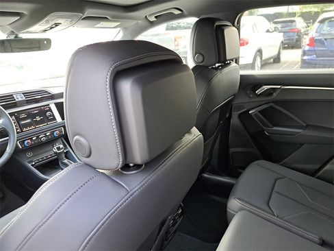 New 2025 Audi Q3 2.0T Premium image 26