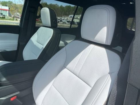 New 2026 Chevrolet Traverse High Country AWD/4WD image 9
