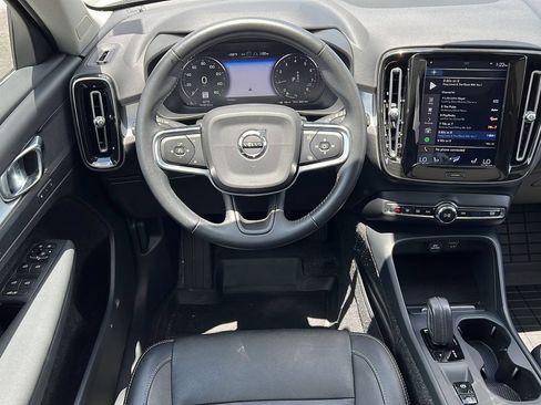 Used 2021 Volvo XC40 T5 Momentum w/ Premium Package AWD/4WD image 15