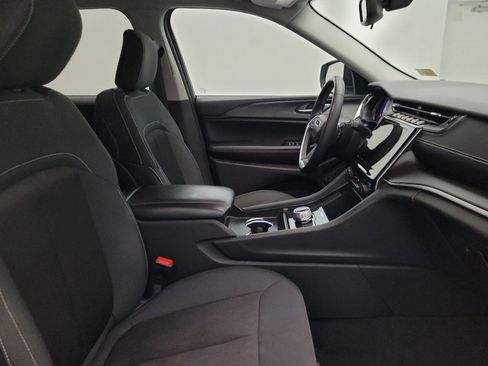 Used 2024 Jeep Grand Cherokee Laredo RWD image 21