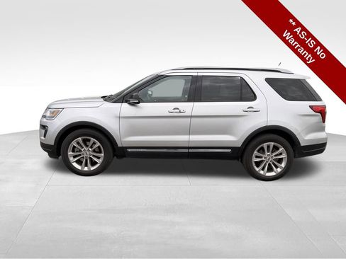 Used 2018 Ford Explorer XLT w/ Equipment Group 202A AWD/4WD image 2