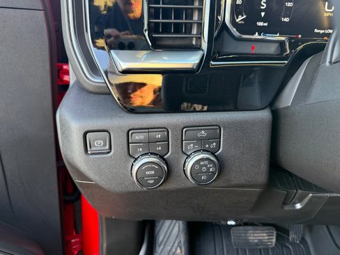 New 2026 GMC Sierra 1500 Elevation image 17