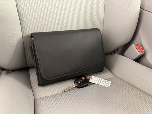 Used 2016 Toyota Highlander LE w/ Protection Package #3 AWD/4WD image 37