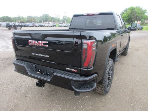 New 2026 GMC Sierra 2500 AT4 w/ AT4 Premium Plus Package AWD/4WD image 5