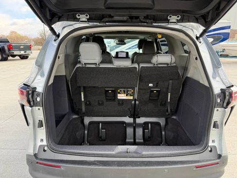 Used 2023 Toyota Sienna XLE image 28