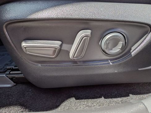 Used 2021 Toyota Venza LE w/ Carpet Mat Package (TMS) AWD/4WD image 16
