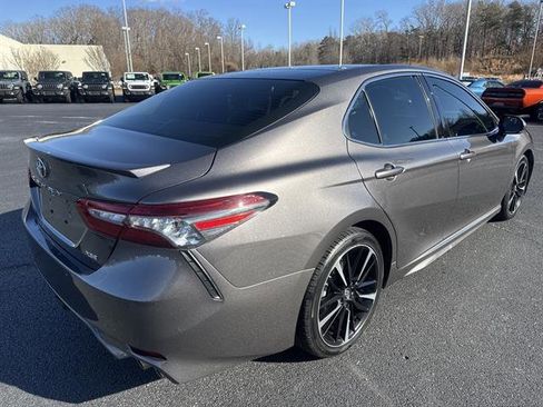 Used 2018 Toyota Camry XSE image 5