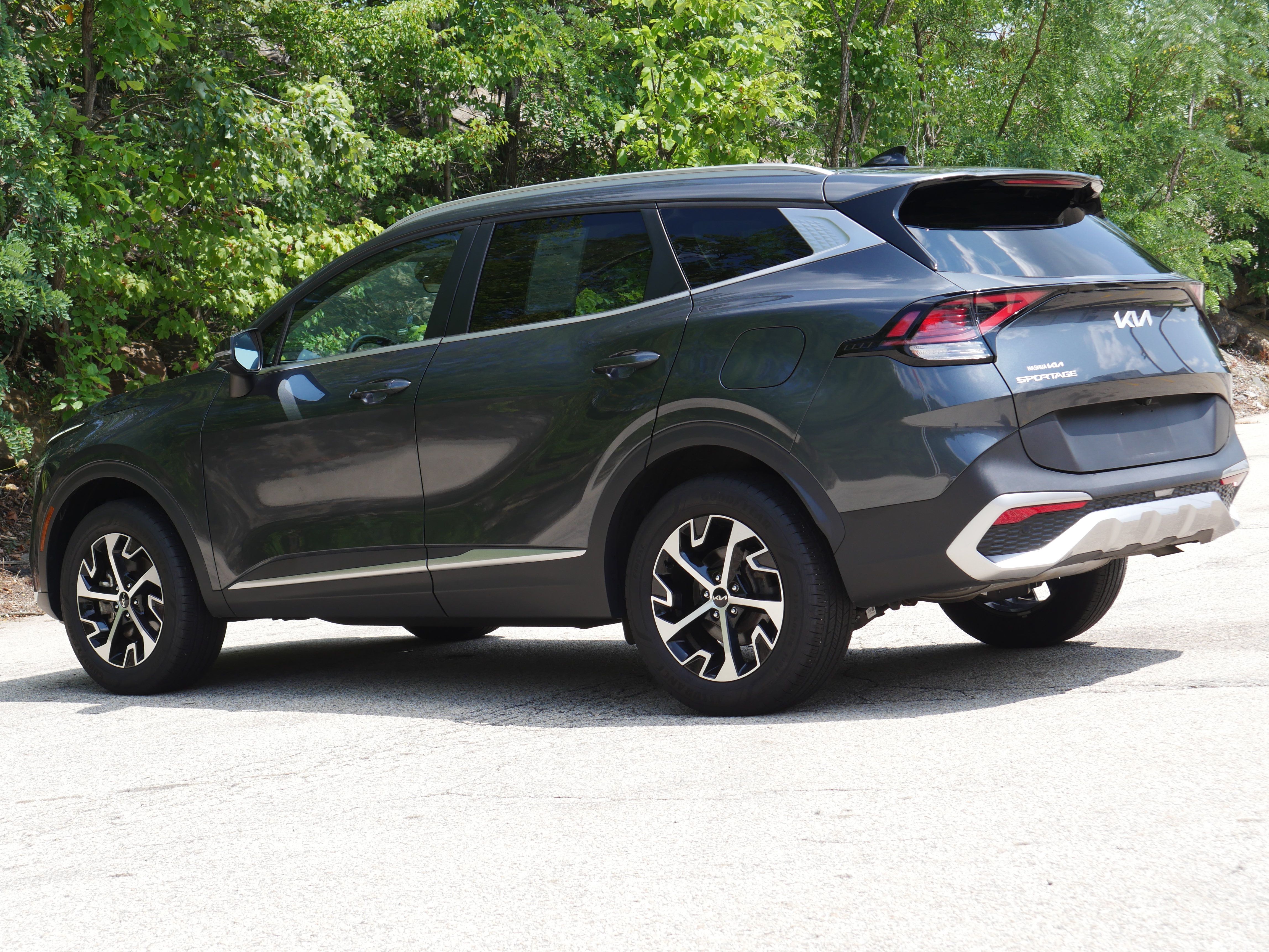 Used 2025 Kia Sportage EX AWD/4WD image 4
