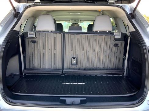 Used 2022 Toyota Highlander L image 33