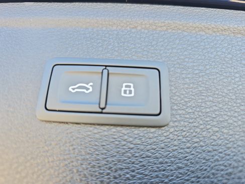 Used 2020 Audi Q5 2.0T Premium w/ Titanium Sport Package image 13