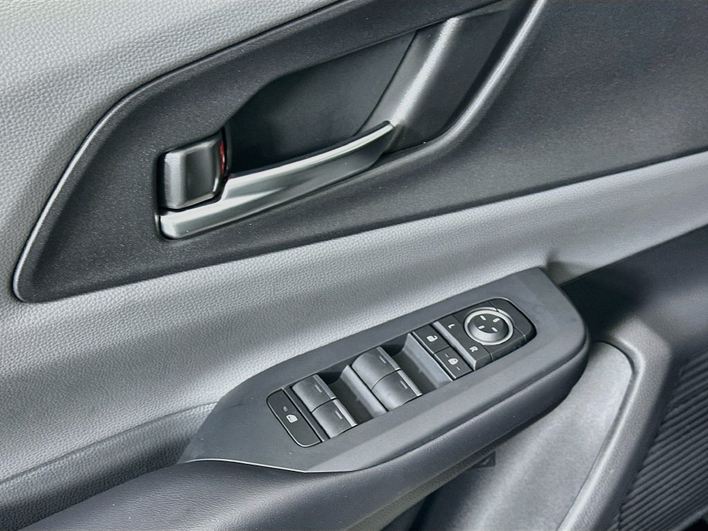 Certified 2026 Toyota Prius XLE FWD image 18