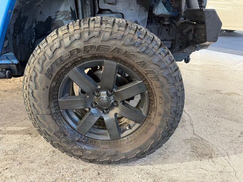 Used 2014 Jeep Wrangler Unlimited Sahara image 10