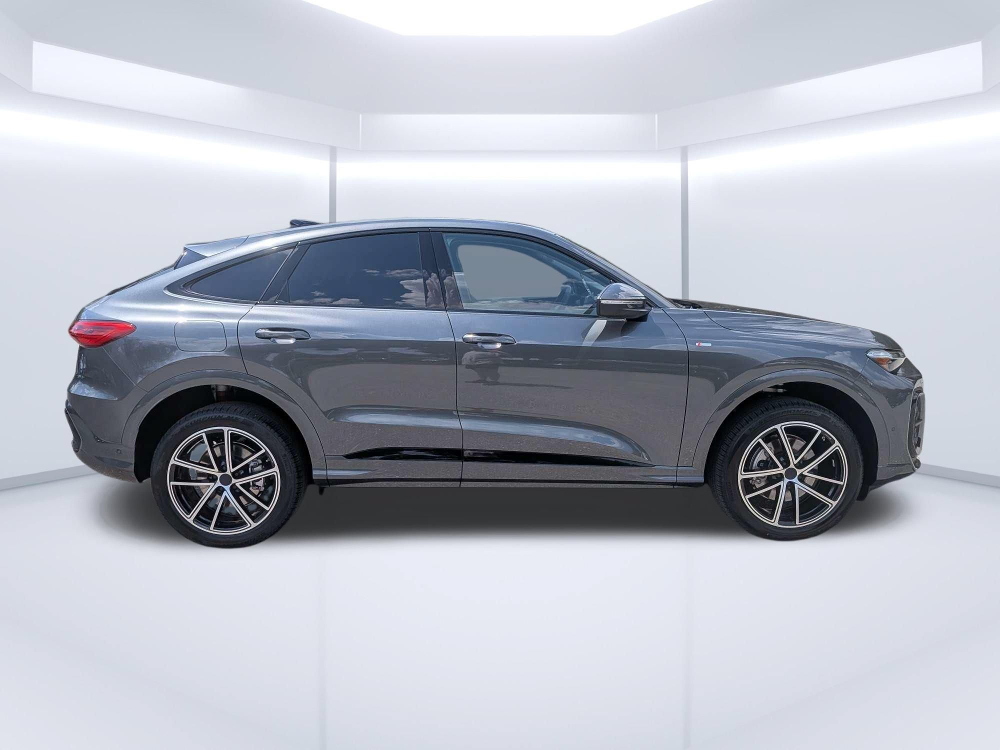 New 2026 Audi Q5 Premium Plus AWD/4WD image 2