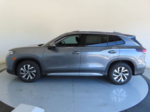 New 2025 Volkswagen Tiguan S image 8