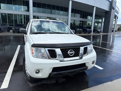 Used 2017 Nissan Frontier SV w/ SV Value Truck Package RWD image 3