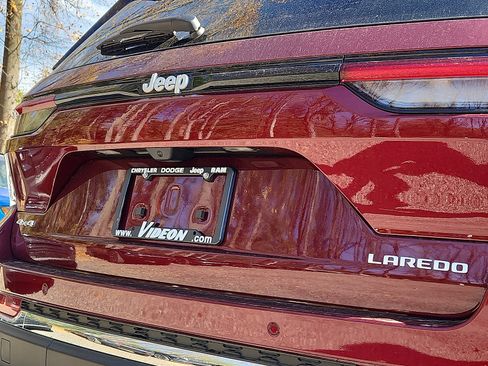 New 2025 Jeep Grand Cherokee Laredo X w/ Luxury Tech Group I image 18