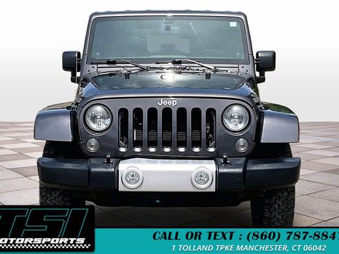 Used 2014 Jeep Wrangler Unlimited Sahara w/ Connectivity Group AWD/4WD image 3