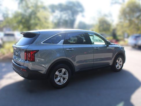 Certified 2023 Kia Sorento LX FWD image 13