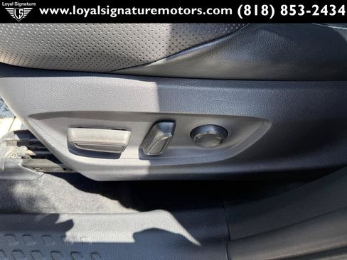 Used 2020 Toyota C-HR Limited FWD image 19