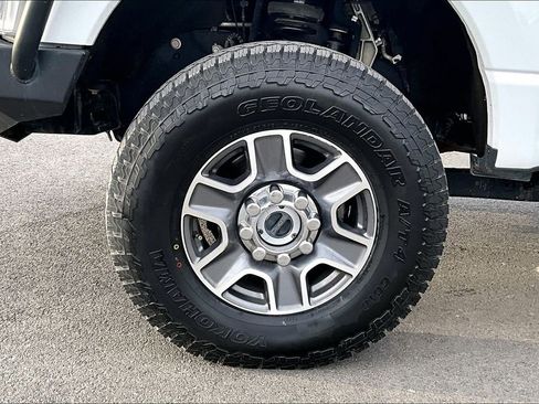 Used 2023 Ford F250 Lariat w/ Tow Technology Package image 9